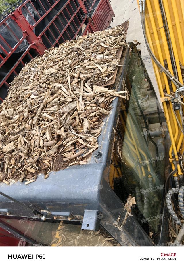 駕駛室頂部(整機(jī)外觀) 駕駛室頂部(整機(jī)外觀)