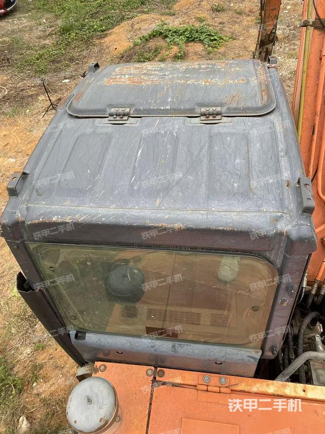 驾驶室顶部（整机外观）