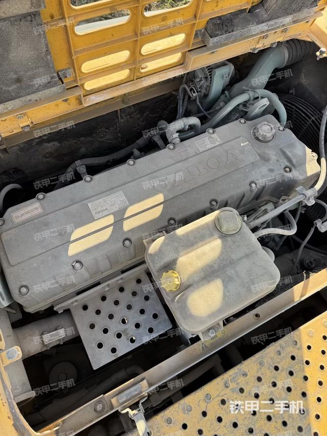 發(fā)動機整體俯視(整機外觀) 發(fā)動機整體俯視(整機外觀)