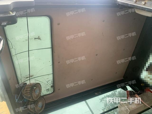 駕駛室頂部(整機外觀) 駕駛室頂部(整機外觀)