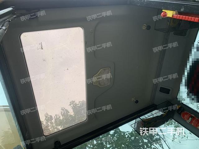 駕駛室頂部(整機(jī)外觀) 駕駛室頂部(整機(jī)外觀)