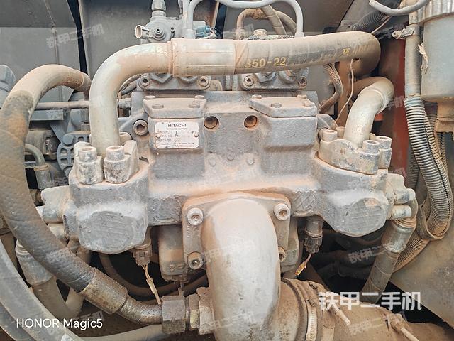 液压泵舱室正面整体（整机外观）