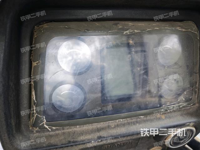 仪表盘全景（推土机驾驶室）