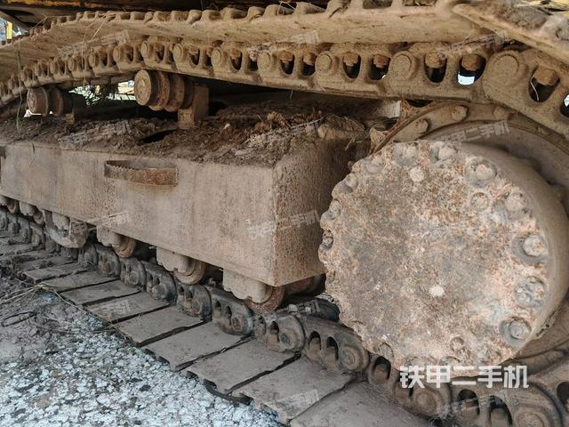 單側(cè)履帶整體(整機(jī)外觀) 單側(cè)履帶整體(整機(jī)外觀)