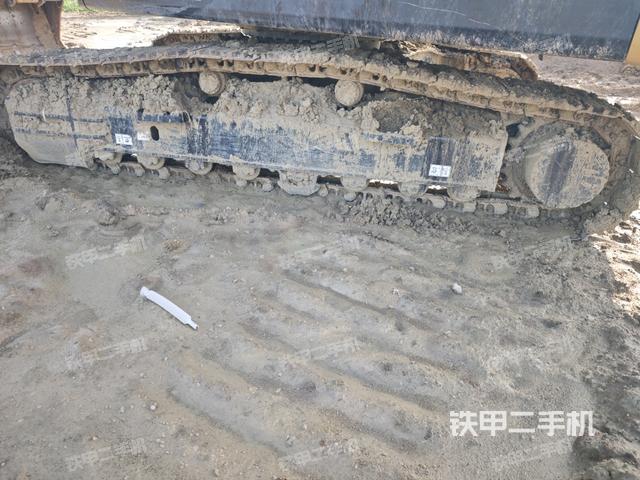 單側(cè)履帶整體(整機外觀) 單側(cè)履帶整體(整機外觀)