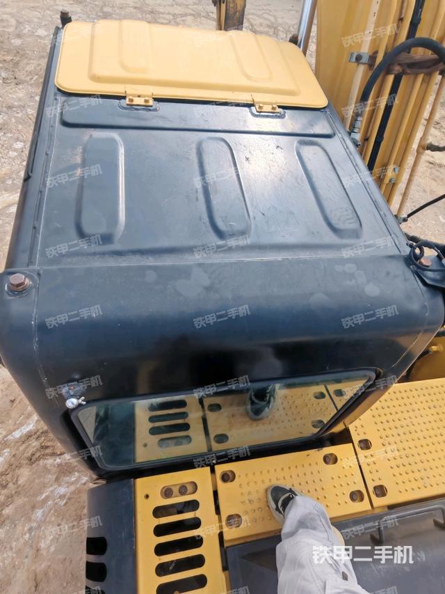 驾驶室顶部（整机外观）