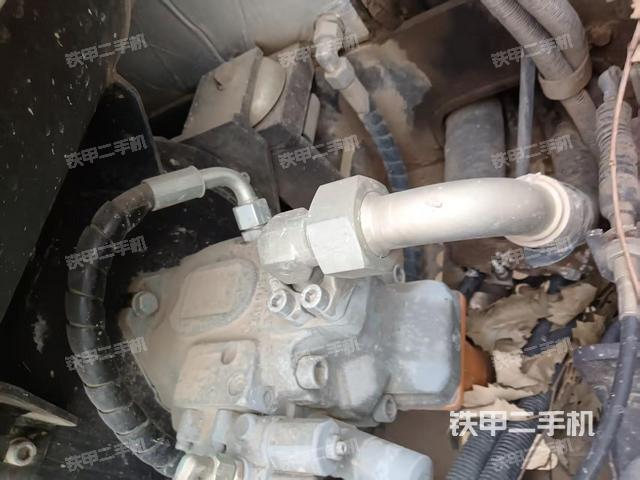液壓泵艙室正面整體(整機(jī)外觀) 液壓泵艙室正面整體(整機(jī)外觀)
