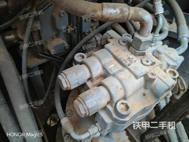 回转马达和主控阀（整机外观）