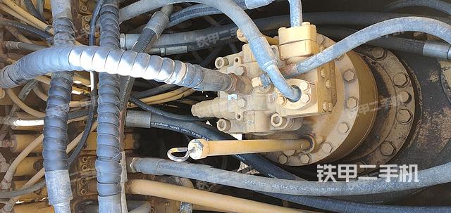 回转马达和主控阀（整机外观）