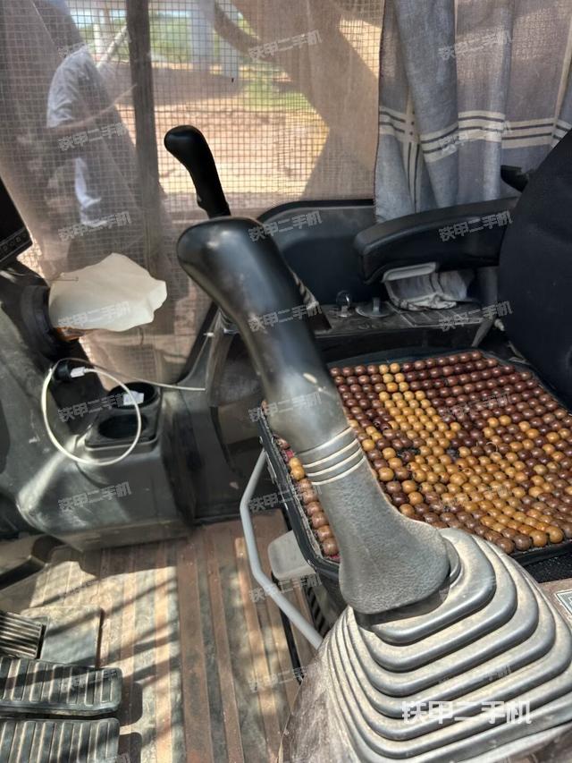 后窗玻璃角标（驾驶室部分）