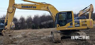 小松PC220-8M0挖掘机实拍图片