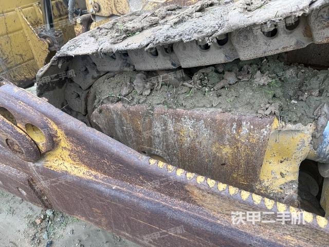 右側(cè)履帶全景(推土機(jī)底盤(pán)及工作裝置) 右側(cè)履帶全景(推土機(jī)底盤(pán)及工作裝置)