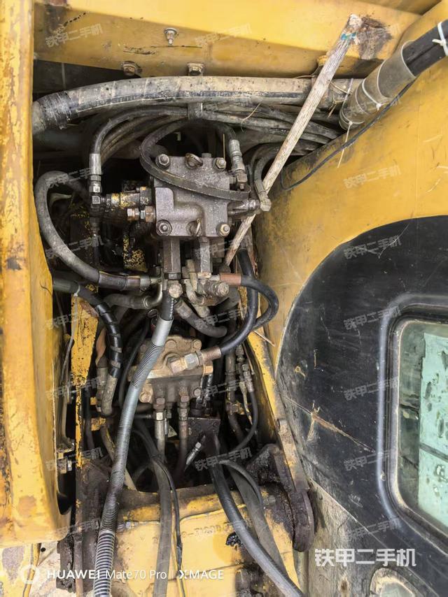 回转马达和主控阀（整机外观）