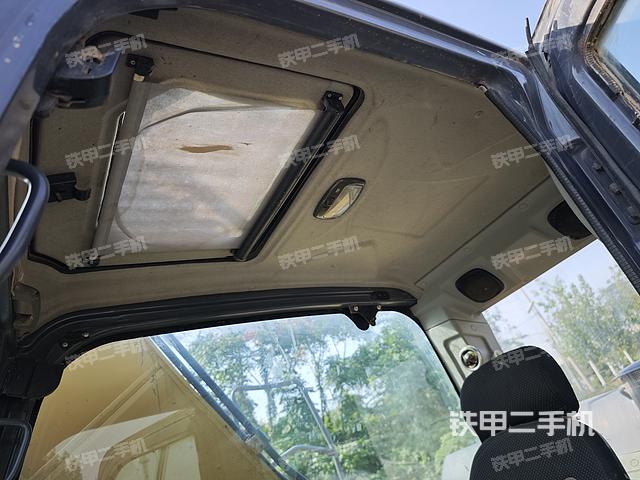 驾驶室顶部（整机外观）