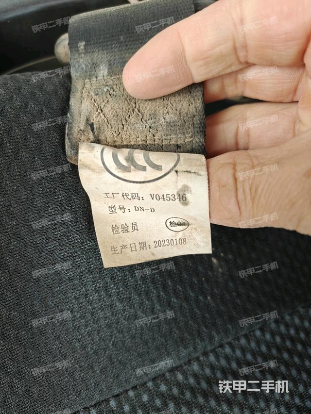 行走控制手柄和踏板?俯拍(駕駛室部分) 行走控制手柄和踏板?俯拍(駕駛室部分)