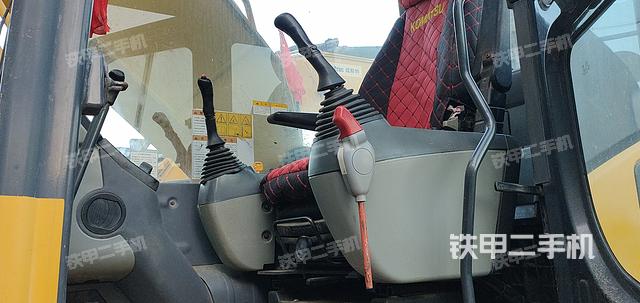 驾驶室整体(整机外观) 驾驶室整体(整机外观)