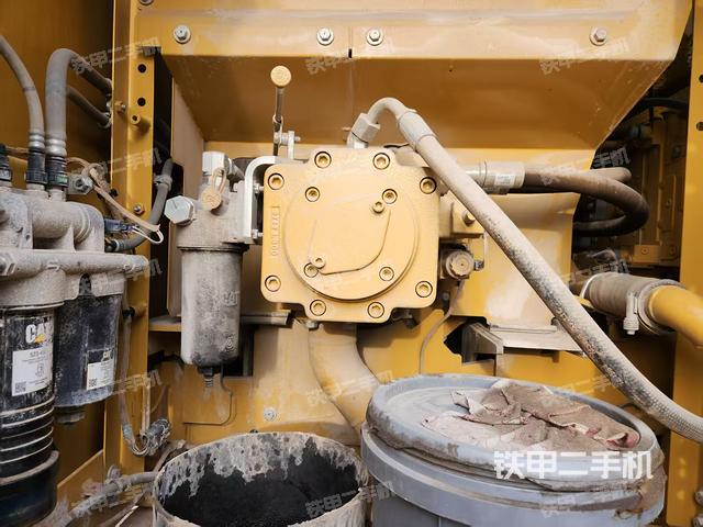 回转马达和主控阀（整机外观）