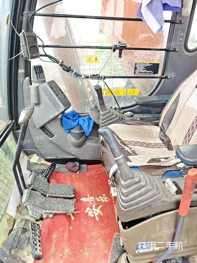 驾驶室整体（整机外观）