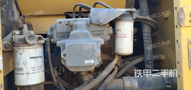 液壓泵艙室正面整體（整機外觀）