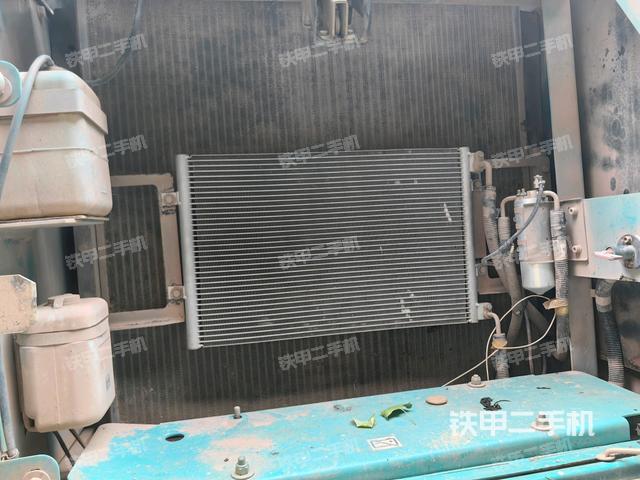 散熱器正面(大件艙室) 散熱器正面(大件艙室)