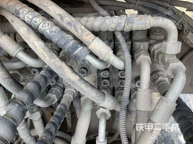 回转马达和主控阀（整机外观）