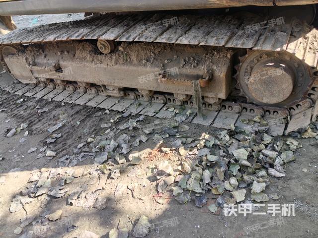 單側(cè)履帶整體(整機(jī)外觀) 單側(cè)履帶整體(整機(jī)外觀)