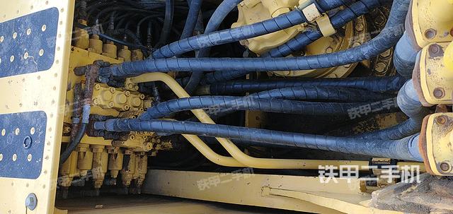 回转马达和主控阀（整机外观）