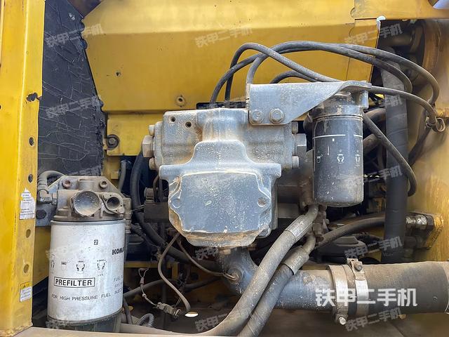 液压泵舱室正面整体（整机外观）