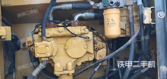 液压泵舱室正面整体（整机外观）