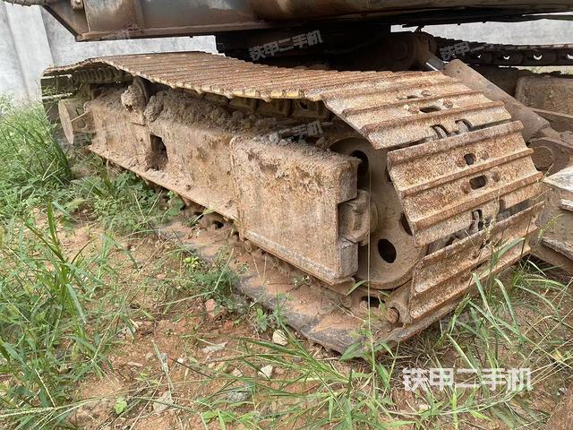 單側(cè)履帶整體(整機(jī)外觀) 單側(cè)履帶整體(整機(jī)外觀)