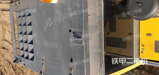 駕駛室頂部（整機外觀）