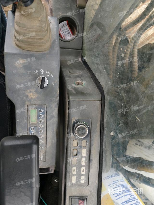 座椅右侧控制台/钥匙门/油门/含右手柄（驾驶室部分）