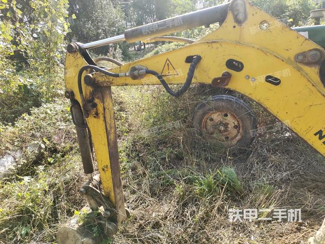 鏟斗右后整體(工作和回轉(zhuǎn)裝置) 鏟斗右后整體(工作和回轉(zhuǎn)裝置)