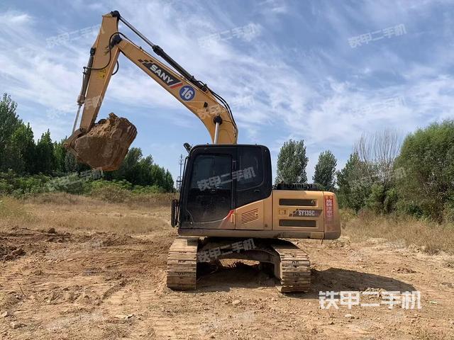 三一重工SY135C挖掘機(jī)