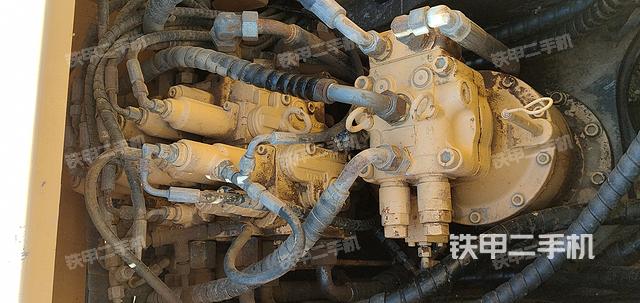 回转马达和主控阀（整机外观）