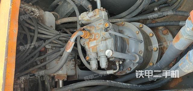 回转马达和主控阀（整机外观）