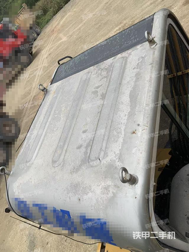 驾驶室顶部（整机外观）