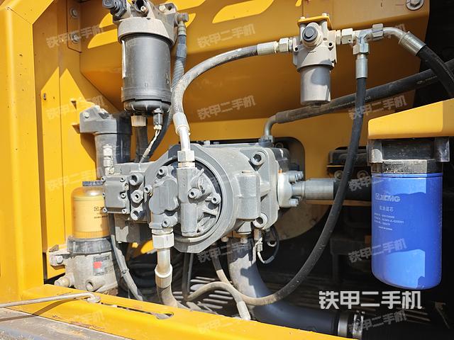 液压泵舱室正面整体（整机外观）