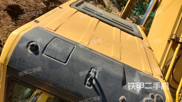 駕駛室頂部(整機外觀) 駕駛室頂部(整機外觀)