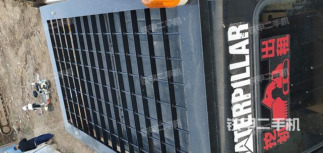 驾驶室顶部（整机外观）