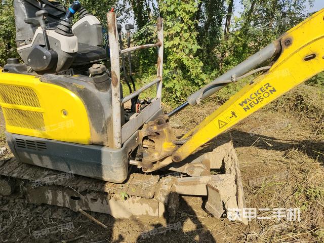右前45(整機(jī)外觀) 右前45(整機(jī)外觀)