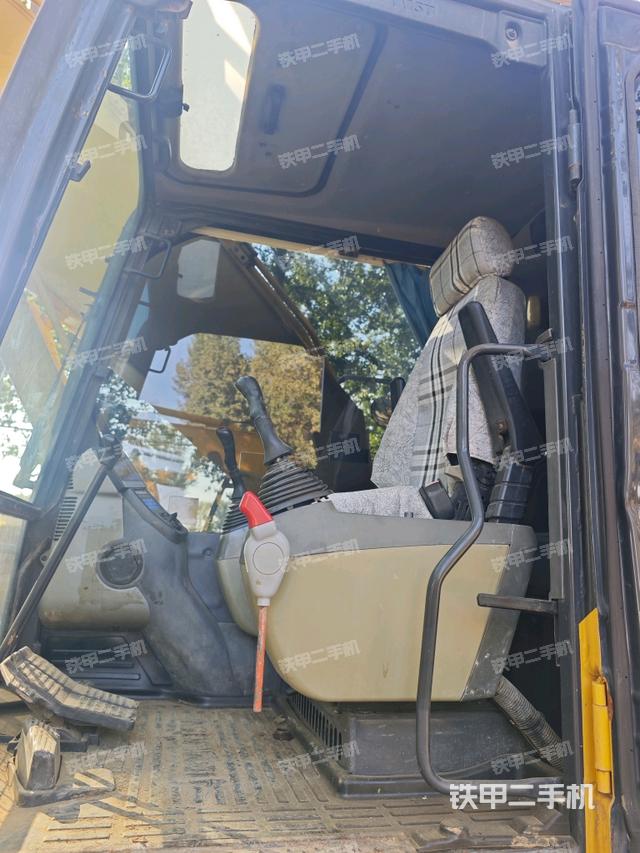 驾驶室整体（整机外观）