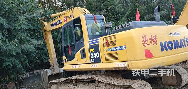 小松PC240LC-8M0挖掘机