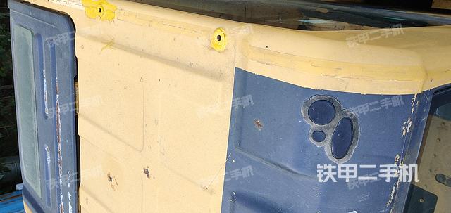 驾驶室顶部(整机外观) 驾驶室顶部(整机外观)