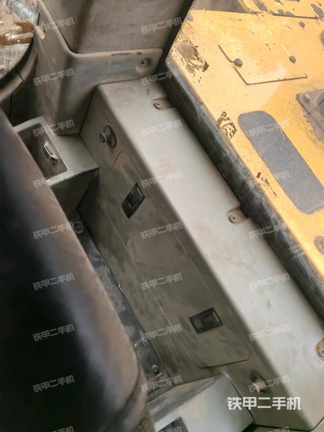 左后方玻璃角标（驾驶室部分）