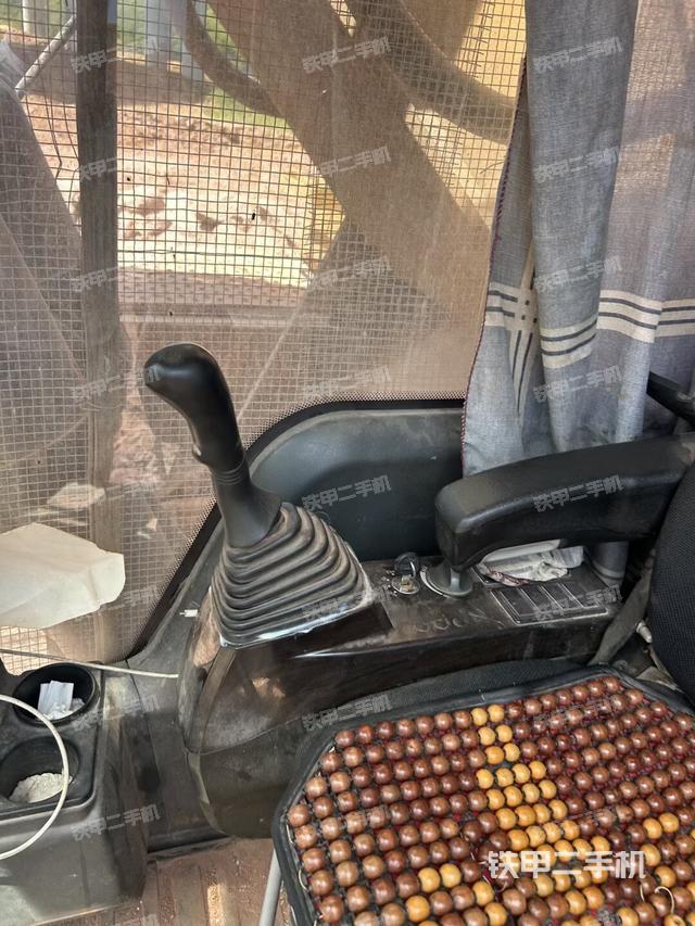 座椅左侧控制台/音响/含左手柄（驾驶室部分）