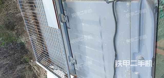 驾驶室顶部（整机外观）