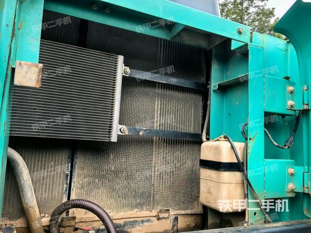 散熱器正面(大件艙室) 散熱器正面(大件艙室)