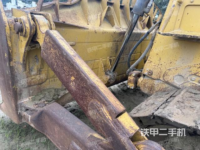 推土鏟左后(推土機(jī)底盤(pán)及工作裝置) 推土鏟左后(推土機(jī)底盤(pán)及工作裝置)