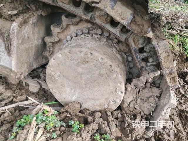 右驱动轮（行走机构）